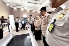 Imigrasi Surabaya Terapkan Sistem Corridor Gate untuk Percepat Kepulangan 116 Kloter Jamaah Haji 2 851065f6 b26e 4fa1 92c9 53309ad64620