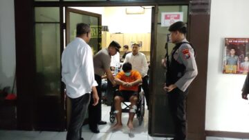 Polisi Tangkap Penjambret Kalung Emas yang Incar Lansia dan Anak-anak di Trenggalek 47 Polisi Tangkap Penjambret Kalung Emas yang Incar Lansia dan Anak-anak di Trenggalek