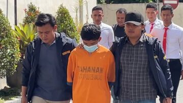 Polres Malang Amankan Dua Tersangka Bawa Senjata Tajam saat Pengesahan Warga Baru Perguruan Silat 49 Polres Malang Amankan Dua Tersangka Bawa Senjata Tajam saat Pengesahan Warga Baru Perguruan Silat