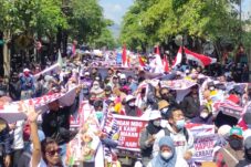 Ribuan Mitra MBG Trenggalek Datangi DPRD, Minta Program Makan Bergizi Gratis Tetap Dilanjutkan 26 Ribuan Mitra MBG Trenggalek Datangi DPRD, Minta Program Makan Bergizi Gratis Tetap Dilanjutkan