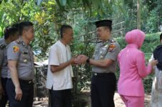 Polres Malang Anjangsana ke Anggota Sakit Sambut Hari Bhayangkara ke-80 19 Polres Malang Anjangsana ke Anggota Sakit Sambut Hari Bhayangkara ke-80