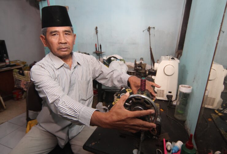 Dari Deru Mesin Jahit ke Kursi Pemimpin: Kisah Nur Chusnan, Penjahit Rumahan yang Terpilih Jadi Kades Lebo Sidoarjo 5 Dari Deru Mesin Jahit ke Kursi Pemimpin: Kisah Nur Chusnan, Penjahit Rumahan yang Terpilih Jadi Kades Lebo Sidoarjo