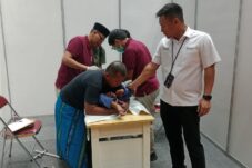 Manfaatkan Libur Sekolah Ratusan Anak di Gresik Ikuti Sunatan Massal Gratis, Ada yang Menangis Histeris 19 Manfaatkan Libur Sekolah Ratusan Anak di Gresik Ikuti Sunatan Massal Gratis, Ada yang Menangis Histeris
