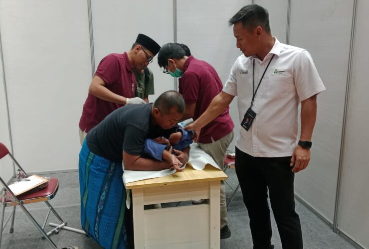 Manfaatkan Libur Sekolah Ratusan Anak di Gresik Ikuti Sunatan Massal Gratis, Ada yang Menangis Histeris 7 Manfaatkan Libur Sekolah Ratusan Anak di Gresik Ikuti Sunatan Massal Gratis, Ada yang Menangis Histeris
