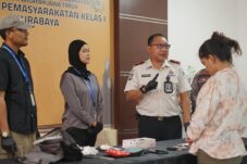 Petugas Lapas Kelas I Surabaya Gagalkan Dugaan Penyelundupan Sabu 15,4 Gram oleh Pengunjung 17 Petugas Lapas Kelas I Surabaya Gagalkan Dugaan Penyelundupan Sabu 15,4 Gram oleh Pengunjung