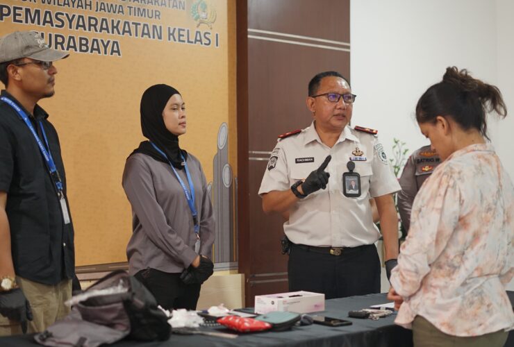 Petugas Lapas Kelas I Surabaya Gagalkan Dugaan Penyelundupan Sabu 15,4 Gram oleh Pengunjung 3 Petugas Lapas Kelas I Surabaya Gagalkan Dugaan Penyelundupan Sabu 15,4 Gram oleh Pengunjung