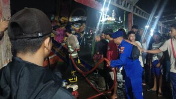 Kapal Nelayan KMN Sri Sumber Rejeki Terbakar di Dermaga PPN Brondong, Tak Ada Korban Jiwa
