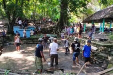 Puluhan Warga Dua Dusun di Ngawi Gelar Tradisi Bersih-bersih Sumber Mata Air 23 Puluhan Warga Dua Dusun di Ngawi Gelar Tradisi Bersih-bersih Sumber Mata Air