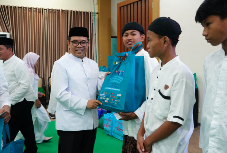 Kemenag Jatim Salurkan 35.835 Paket Santunan Anak Yatim dan Disabilitas di Sidoarjo