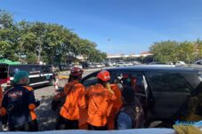 Perempuan Ditemukan Meninggal di Mobil Dinas Pemkab Bangkalan di Parkiran Terminal 1 Juanda 17 Perempuan Ditemukan Meninggal di Mobil Dinas Pemkab Bangkalan di Parkiran Terminal 1 Juanda