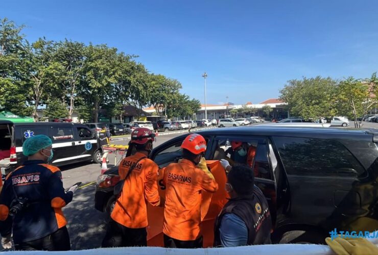 Perempuan Ditemukan Meninggal di Mobil Dinas Pemkab Bangkalan di Parkiran Terminal 1 Juanda 7 Perempuan Ditemukan Meninggal di Mobil Dinas Pemkab Bangkalan di Parkiran Terminal 1 Juanda