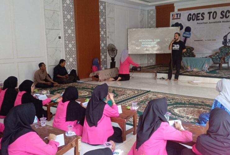 ​IJTI Jombang Gelar Diklat Jurnalistik Modern di Ponpes, Cetak Santriwati Melek Media Tanpa Hoaks 7 ​IJTI Jombang Gelar Diklat Jurnalistik Modern di Ponpes, Cetak Santriwati Melek Media Tanpa Hoaks