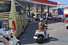 SPBU Diserbu Pengendara, Warga Kota Batu Mengaku Keliling Cari Pertalite