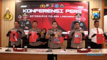 Polres Lamongan Bekuk 5 Pelaku Ganjal ATM Lintas Provinsi 49 Polres Lamongan Bekuk 5 Pelaku Ganjal ATM Lintas Provinsi
