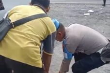 Pengemudi Mengantuk, Xenia Tabrak Gerobak Sampah di Turi Lamongan, Satu Orang Tewas 28 Pengemudi Mengantuk, Xenia Tabrak Gerobak Sampah di Turi Lamongan, Satu Orang Tewas