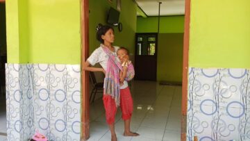 Usai Viral, Dinsos Sidoarjo Evakuasi Ibu dan Dua Balita yang Telantar di Parkiran Aloha 3 2468d326 971d 4c78 8271 9c456012979e