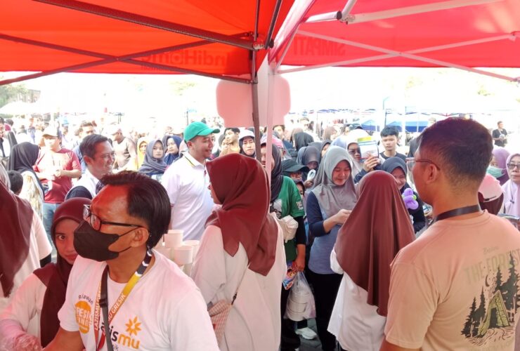 Libur Akhir Pekan, Ratusan Warga Berebut 1000 Porsi MBG Gratis dari UMKM Gresik 3 Libur Akhir Pekan, Ratusan Warga Berebut 1000 Porsi MBG Gratis dari UMKM Gresik