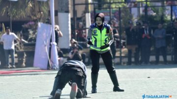 Srikandi Satlantas Polres Malang Tampilkan Atraksi Safety Riding di Peringatan Hari Bhayangkara ke-80