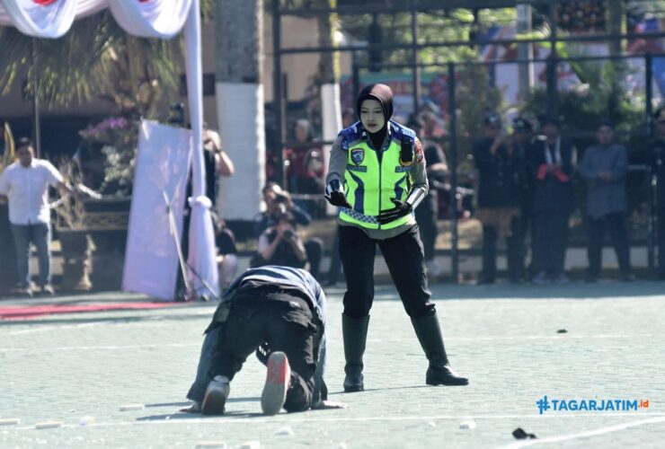 Srikandi Satlantas Polres Malang Tampilkan Atraksi Safety Riding di Peringatan Hari Bhayangkara ke-80 1 Srikandi Satlantas Polres Malang Tampilkan Atraksi Safety Riding di Peringatan Hari Bhayangkara ke-80